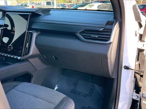 Used 2025 GMC Acadia Elevation image 18