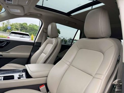 Certified 2023 Lincoln Aviator AWD w/ Premium Package image 11