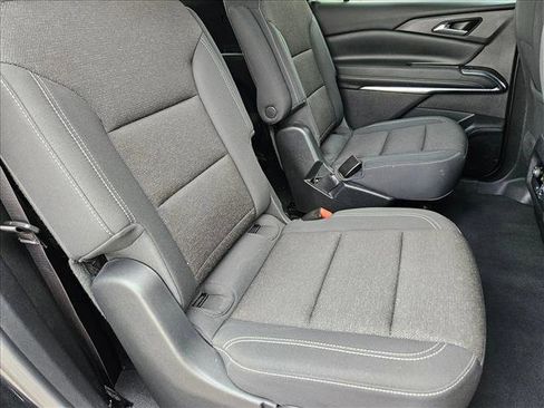Used 2025 Chevrolet Traverse LT image 21
