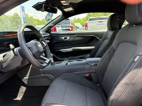 Used 2025 Ford Mustang Coupe RWD image 9