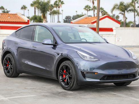 Used 2023 Tesla Model Y Long Range AWD/4WD image 4