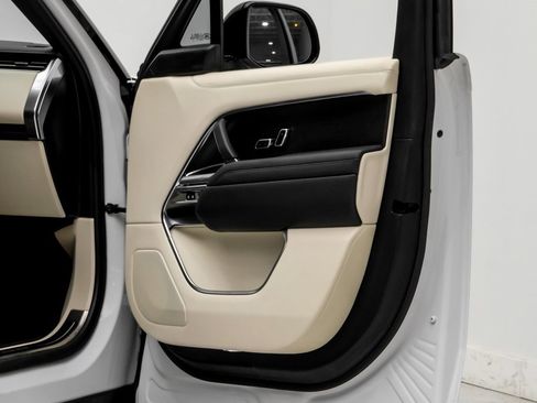 Used 2022 Land Rover Range Rover Long Wheelbase SE image 40