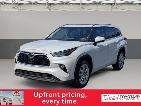 Used 2023 Toyota Highlander Limited FWD image 4