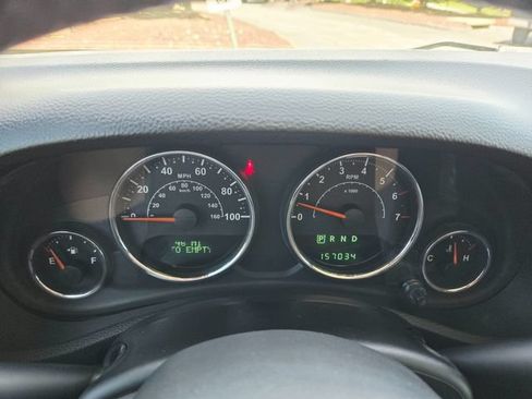 Used 2014 Jeep Wrangler Unlimited Sahara w/ Dual Top Group AWD/4WD image 23