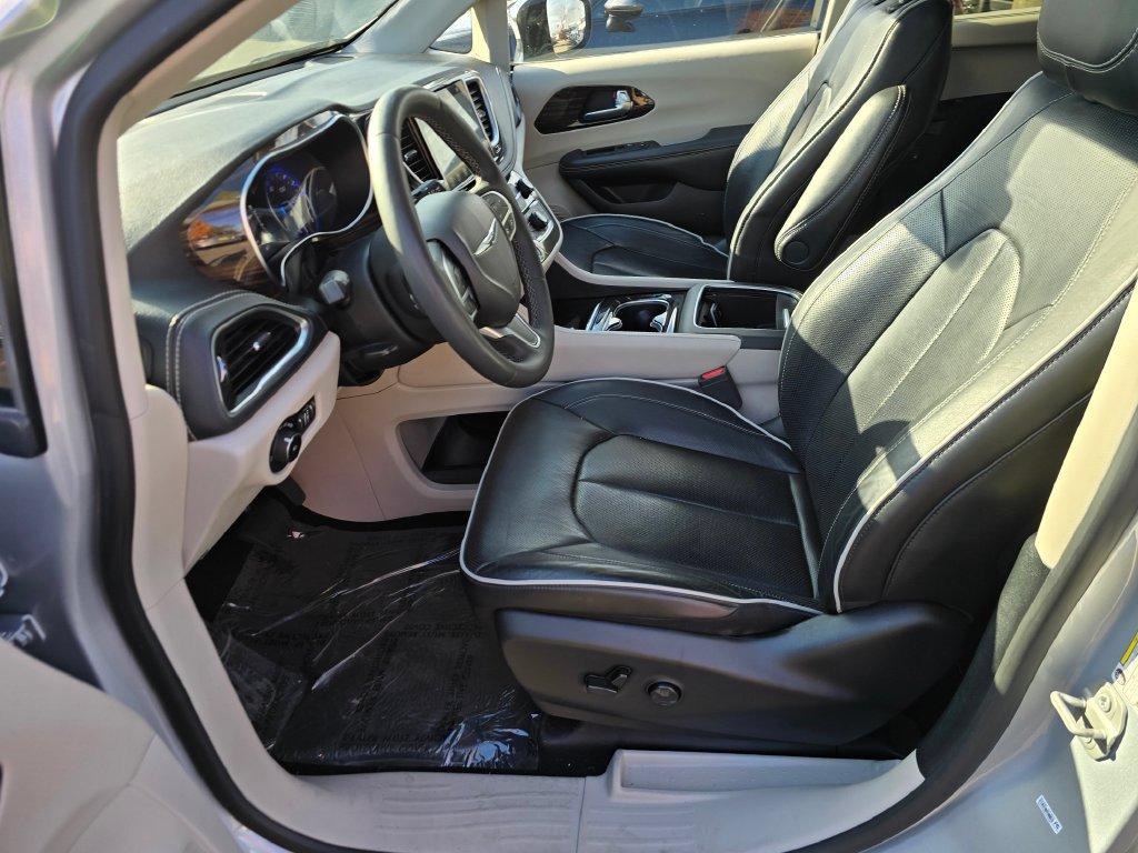Used 2023 Chrysler Pacifica Limited FWD image 23