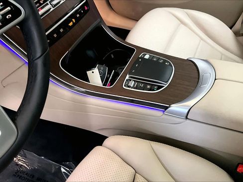 Used 2022 Mercedes-Benz GLC 300 4MATIC image 17