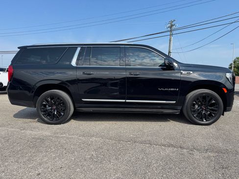 Used 2023 GMC Yukon XL SLT w/ SLT Premium Package AWD/4WD image 6