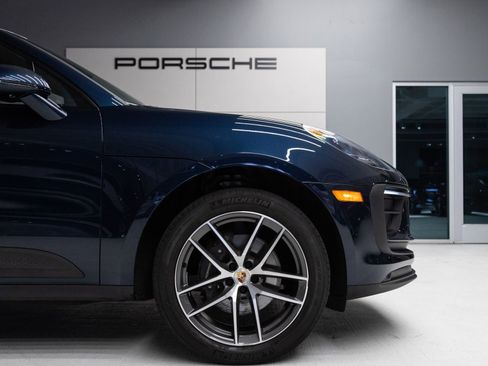 Certified 2023 Porsche Macan AWD/4WD image 11