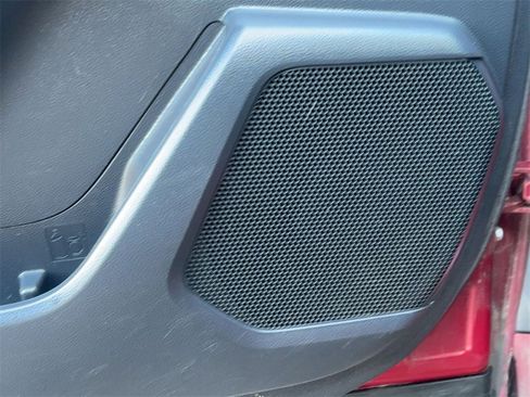 Used 2021 Toyota Highlander XLE image 17