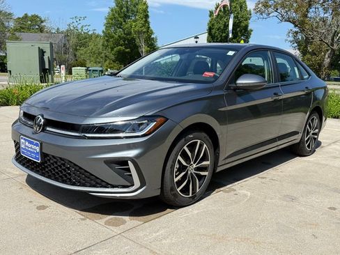 New 2026 Volkswagen Jetta SE FWD image 2