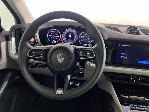 Certified 2025 Porsche Cayenne Turbo AWD/4WD image 22