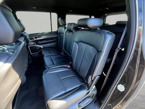 Used 2024 Jeep Wagoneer L Series II w/ Flexible Seating Group AWD/4WD image 22