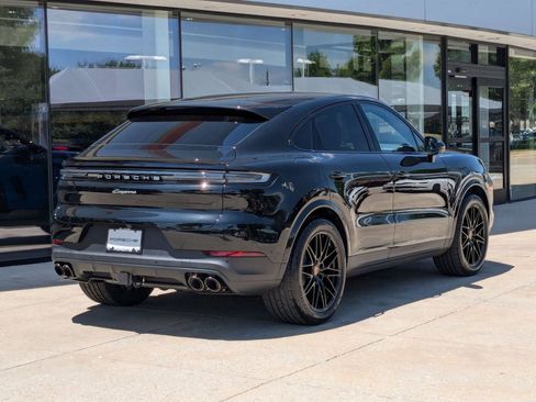 Certified 2025 Porsche Cayenne Coupe image 9