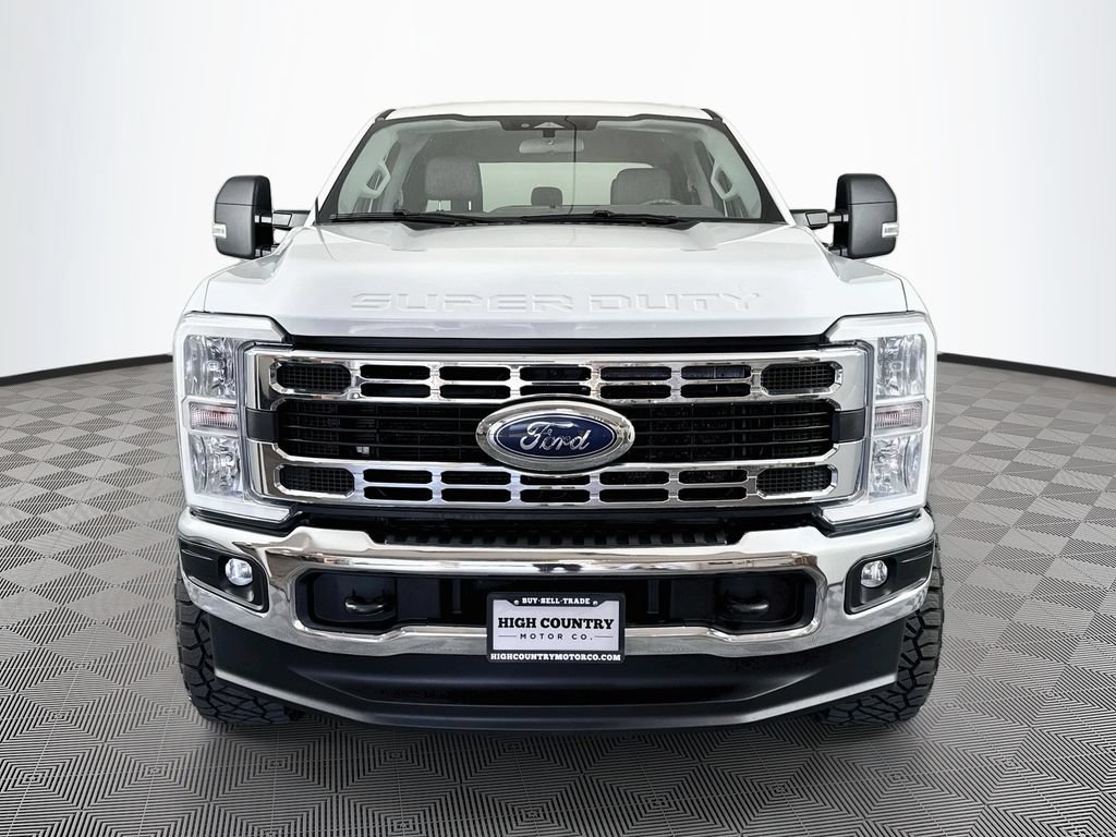 Used 2025 Ford F350 XLT w/ FX4 Off-Road Package AWD/4WD image 2