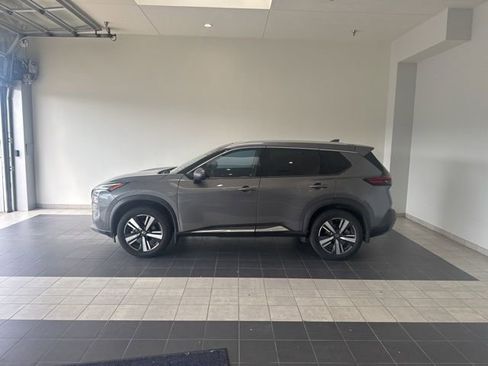 Used 2021 Nissan Rogue SL image 1