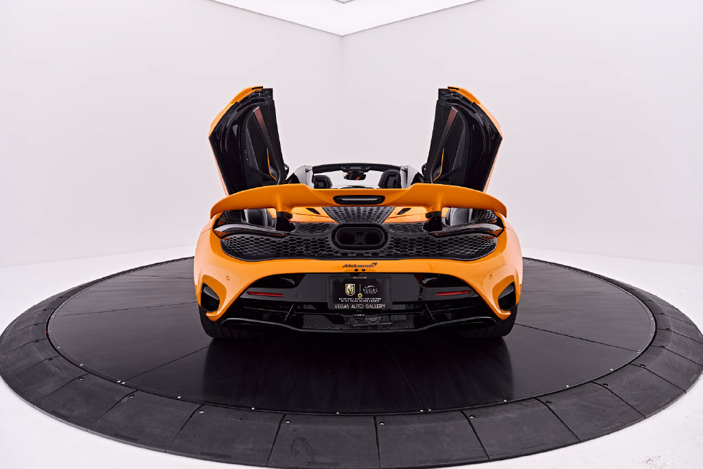 Used 2025 McLaren 750S Spider RWD image 28