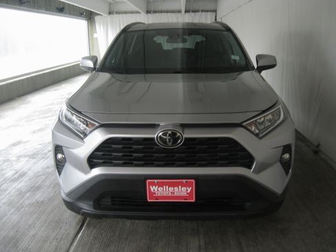 Used 2019 Toyota RAV4 XLE w/ Convenience Package image 4