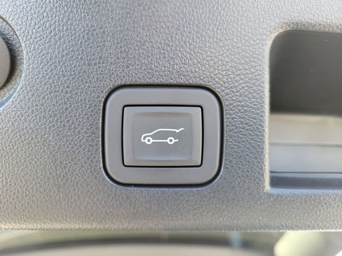 Used 2025 Chevrolet Equinox ACTIV w/ Convenience Package III image 10