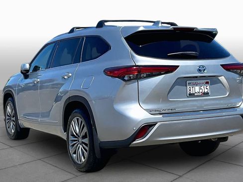 Certified 2021 Toyota Highlander Platinum AWD/4WD image 11
