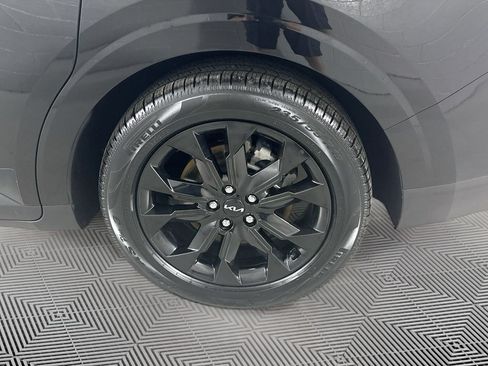 Used 2024 Kia Carnival SX FWD image 29