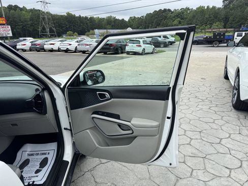 Used 2022 Kia Soul S FWD image 16