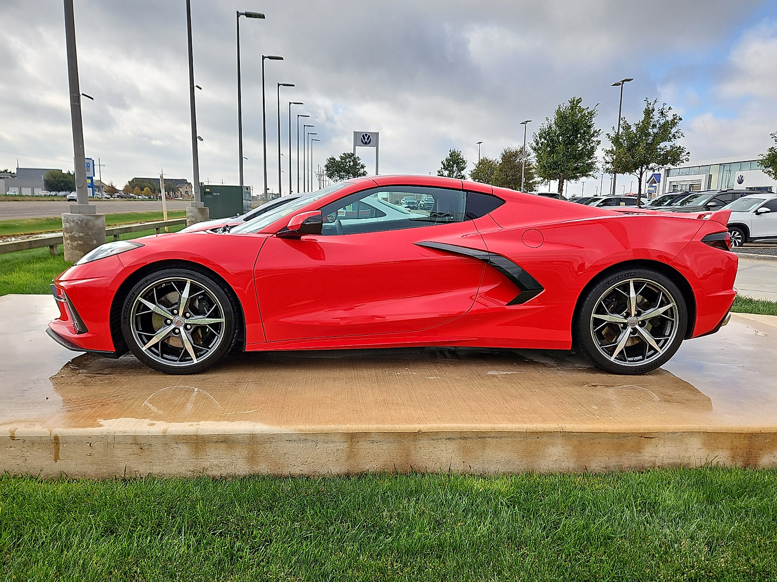 Used 2021 Chevrolet Corvette Stingray Premium Cpe w/ Z51 Performance Package RWD image 2