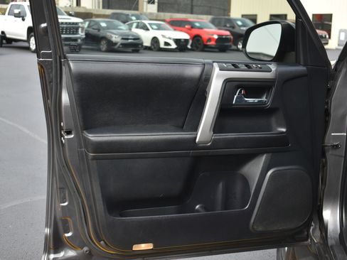 Used 2015 Toyota 4Runner SR5 Premium AWD/4WD image 12