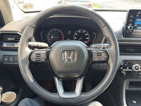 Used 2023 Honda Pilot Touring image 10