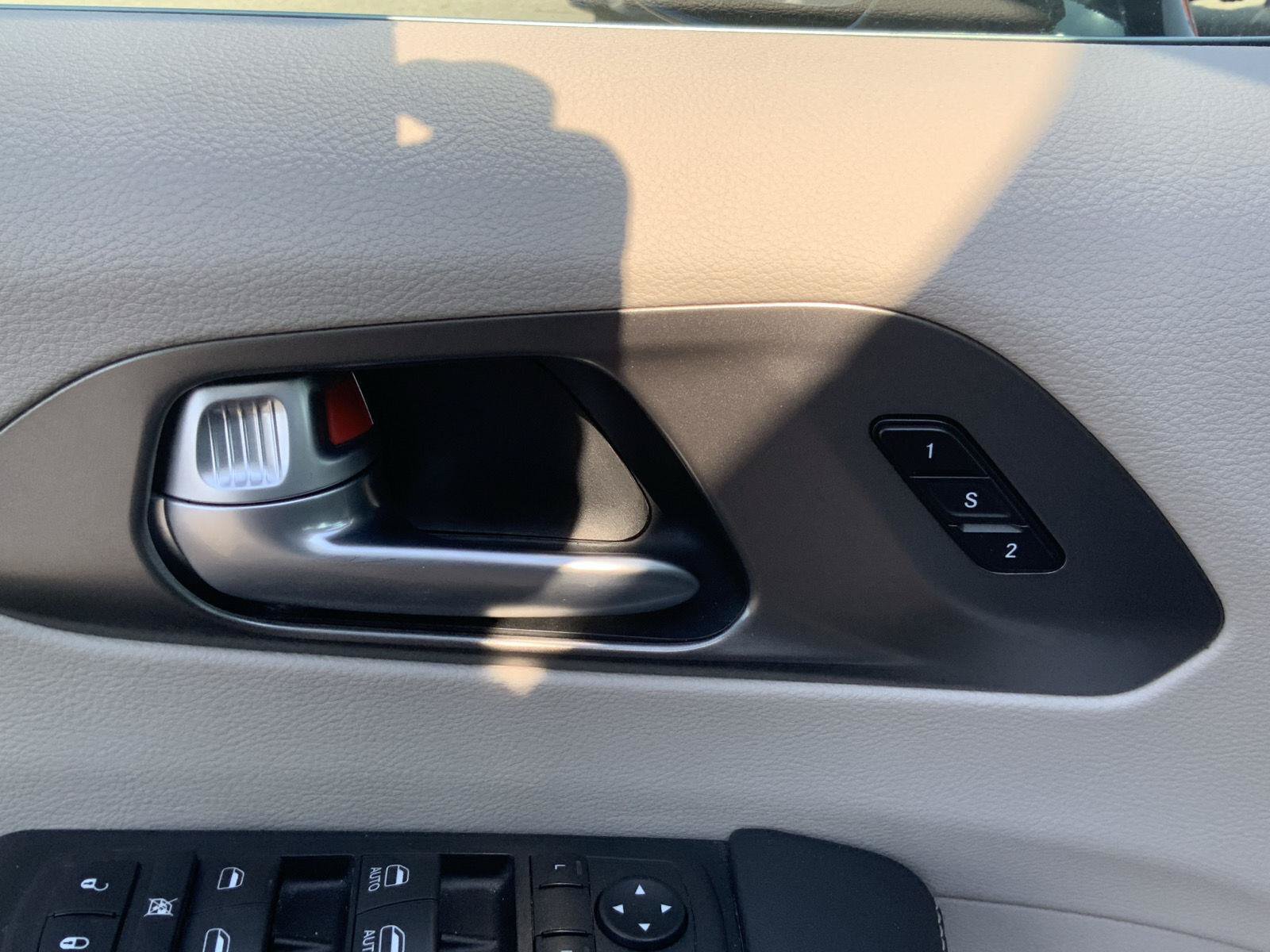 Used 2024 Chrysler Pacifica Touring-L FWD image 18