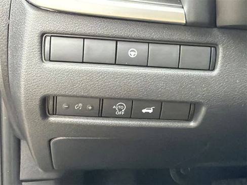 Used 2024 Nissan Rogue SV w/ SV Premium Package image 32