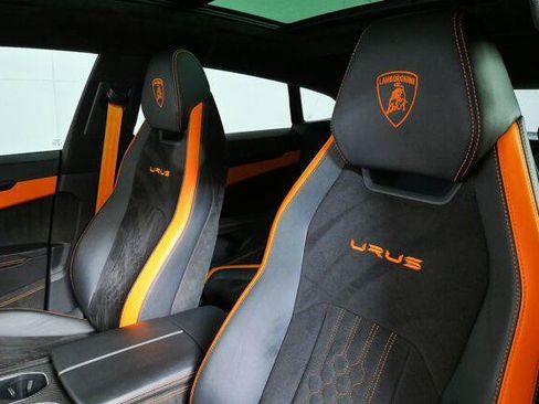 Used 2024 Lamborghini Urus S AWD/4WD image 2