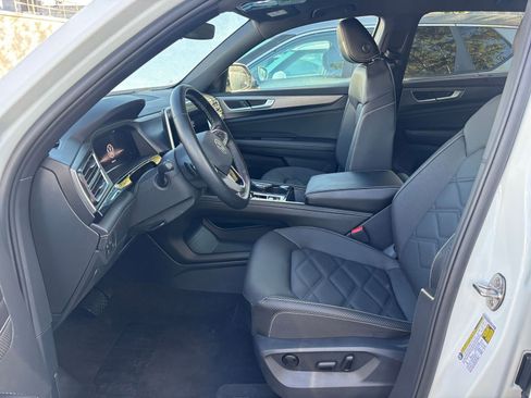 Used 2025 Volkswagen Atlas Cross Sport SE image 27