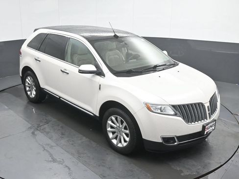 Used 2015 Lincoln MKX AWD w/ Equipment Group 102A image 26