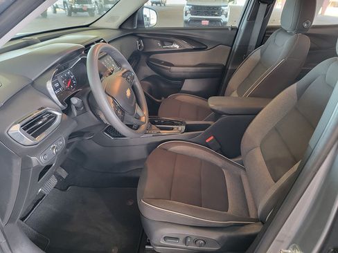Used 2023 Chevrolet TrailBlazer LT AWD/4WD image 2