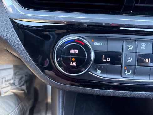 Used 2024 Buick Envista Sport Touring w/ Convenience I Package FWD image 29