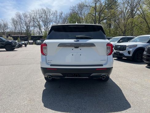 Used 2023 Ford Explorer XLT w/ Equipment Group 202A AWD/4WD image 4