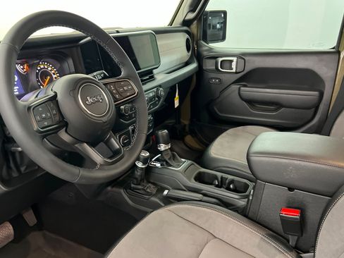 New 2025 Jeep Gladiator Sport AWD/4WD image 15