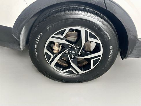 Used 2025 Kia Sportage LX FWD image 11