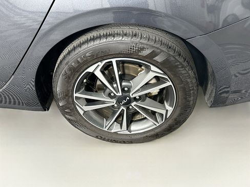 Used 2024 Kia Forte LXS w/ LXS Technology Package image 11