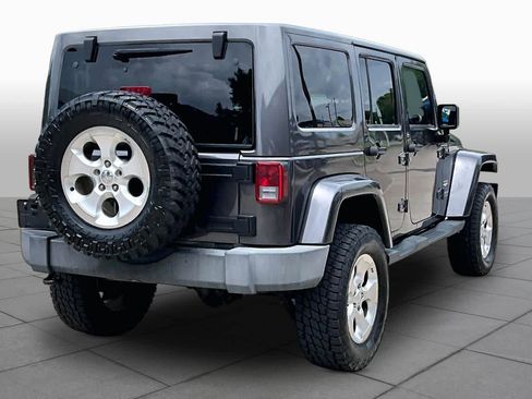 Used 2014 Jeep Wrangler Unlimited Sahara w/ Connectivity Group AWD/4WD image 13