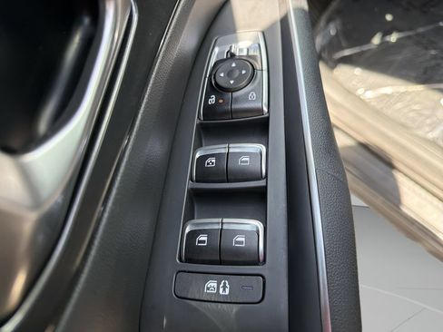 Used 2025 Kia Sorento S FWD image 18