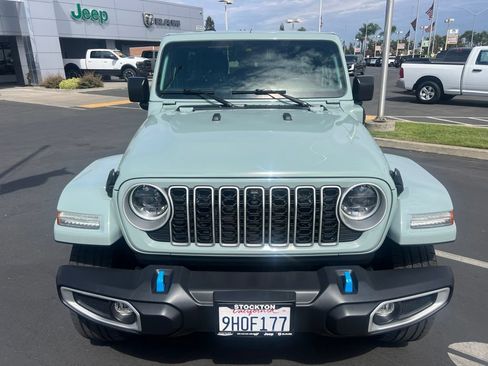 Used 2024 Jeep Wrangler Unlimited Sahara w/ Technology Group AWD/4WD image 7