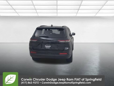 Used 2023 Jeep Grand Cherokee Altitude image 13