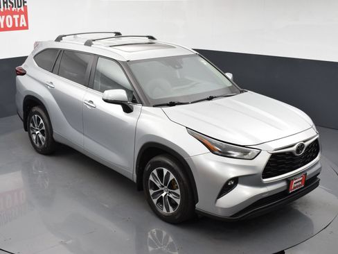Used 2024 Toyota Highlander XLE AWD/4WD image 26