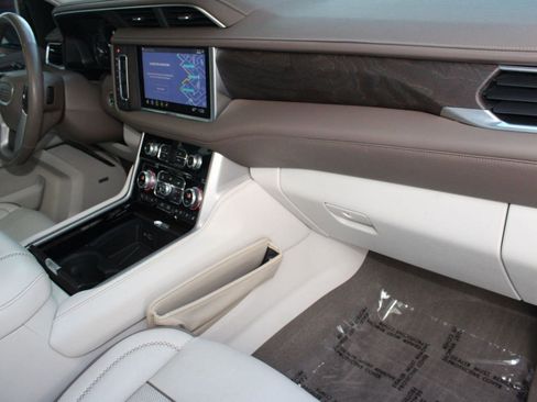 Used 2021 GMC Yukon Denali w/ Denali Premium Package image 35
