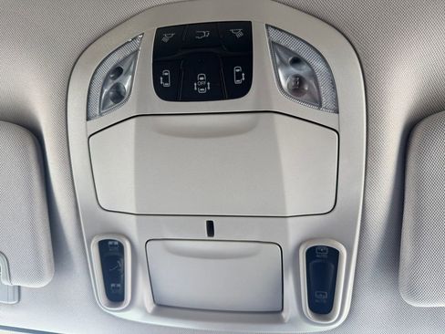 Used 2023 Chrysler Pacifica Limited FWD image 20