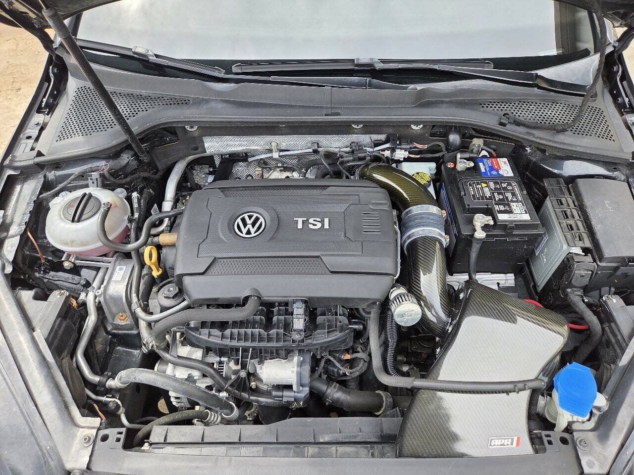 Used 2017 Volkswagen GTI SE FWD image 24