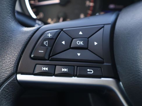 Used 2021 Nissan Rogue Sport S image 23