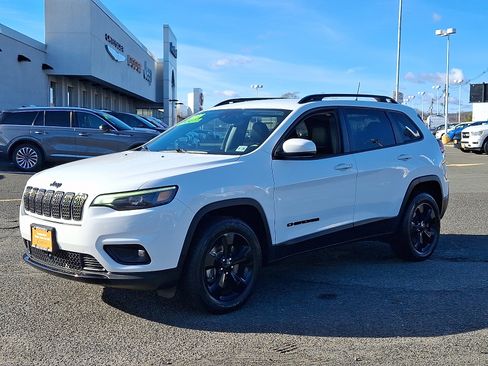 Used 2021 Jeep Cherokee Latitude Plus image 3