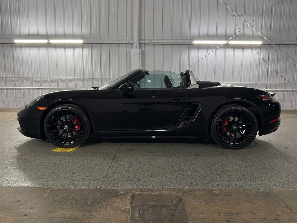 Used 2018 Porsche 718 Boxster RWD image 12